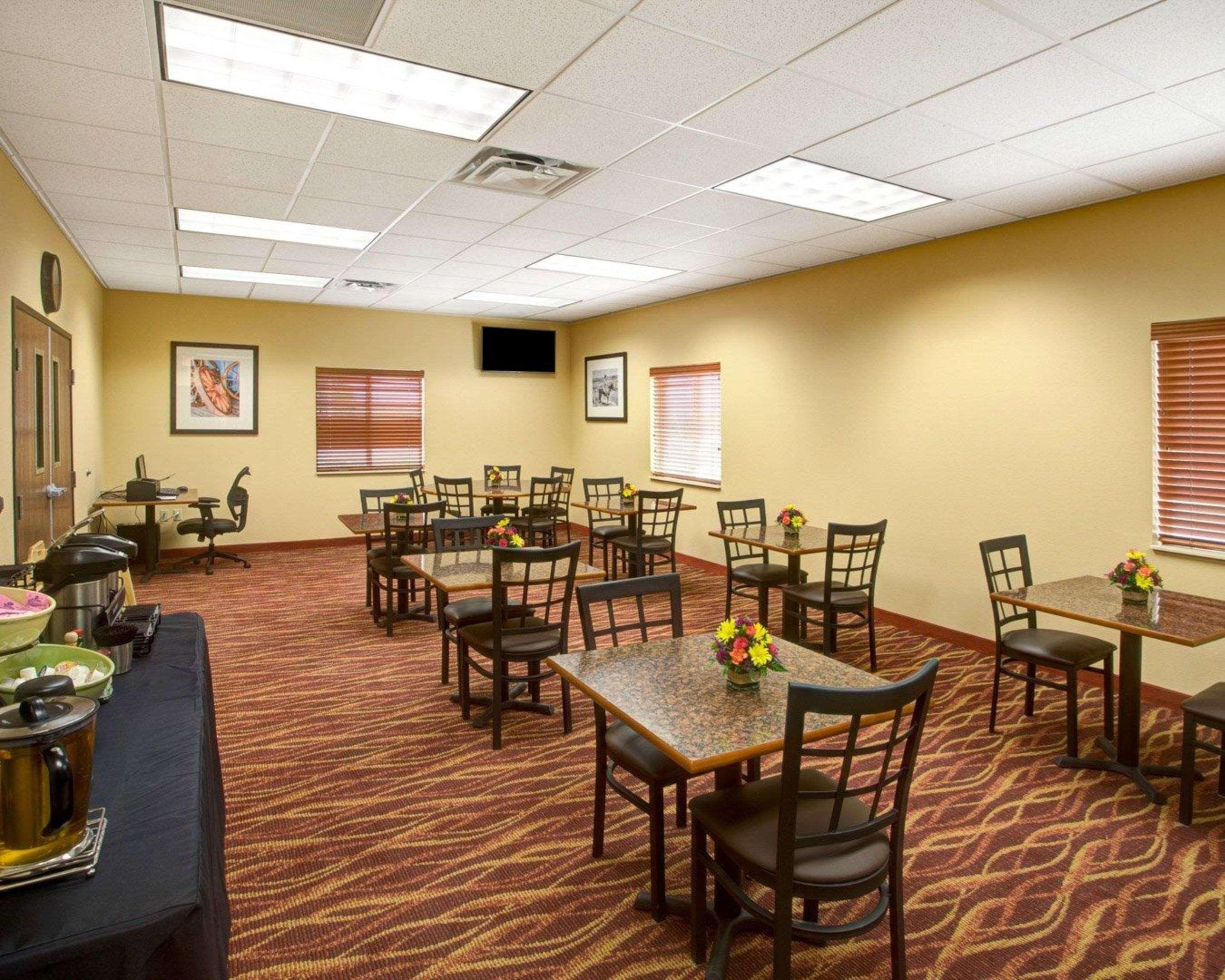 Rodeway Inn & Suites Phillipsburg Exterior photo