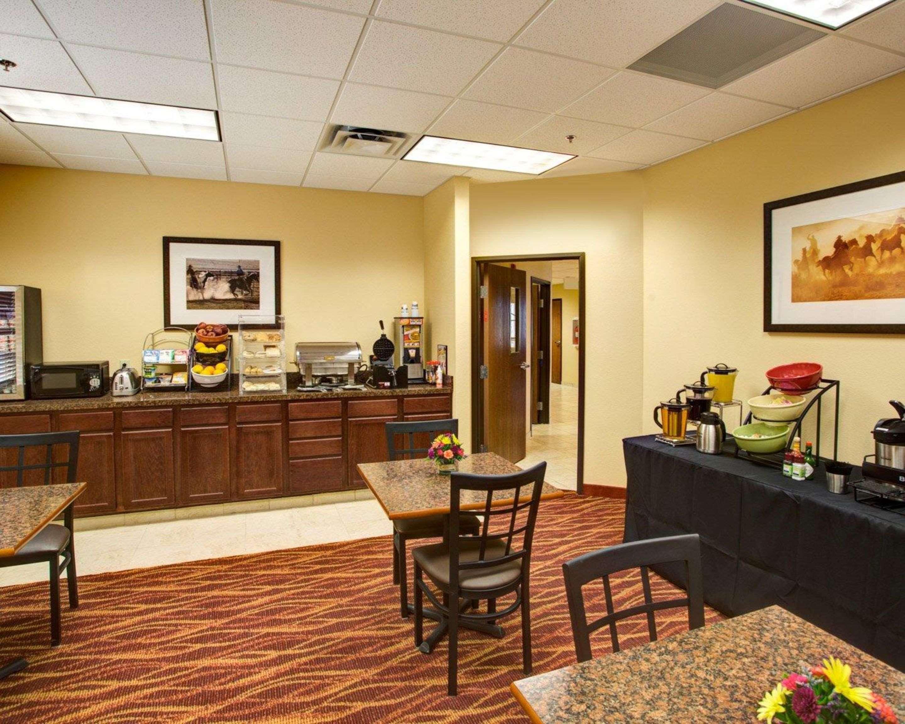 Rodeway Inn & Suites Phillipsburg Exterior photo