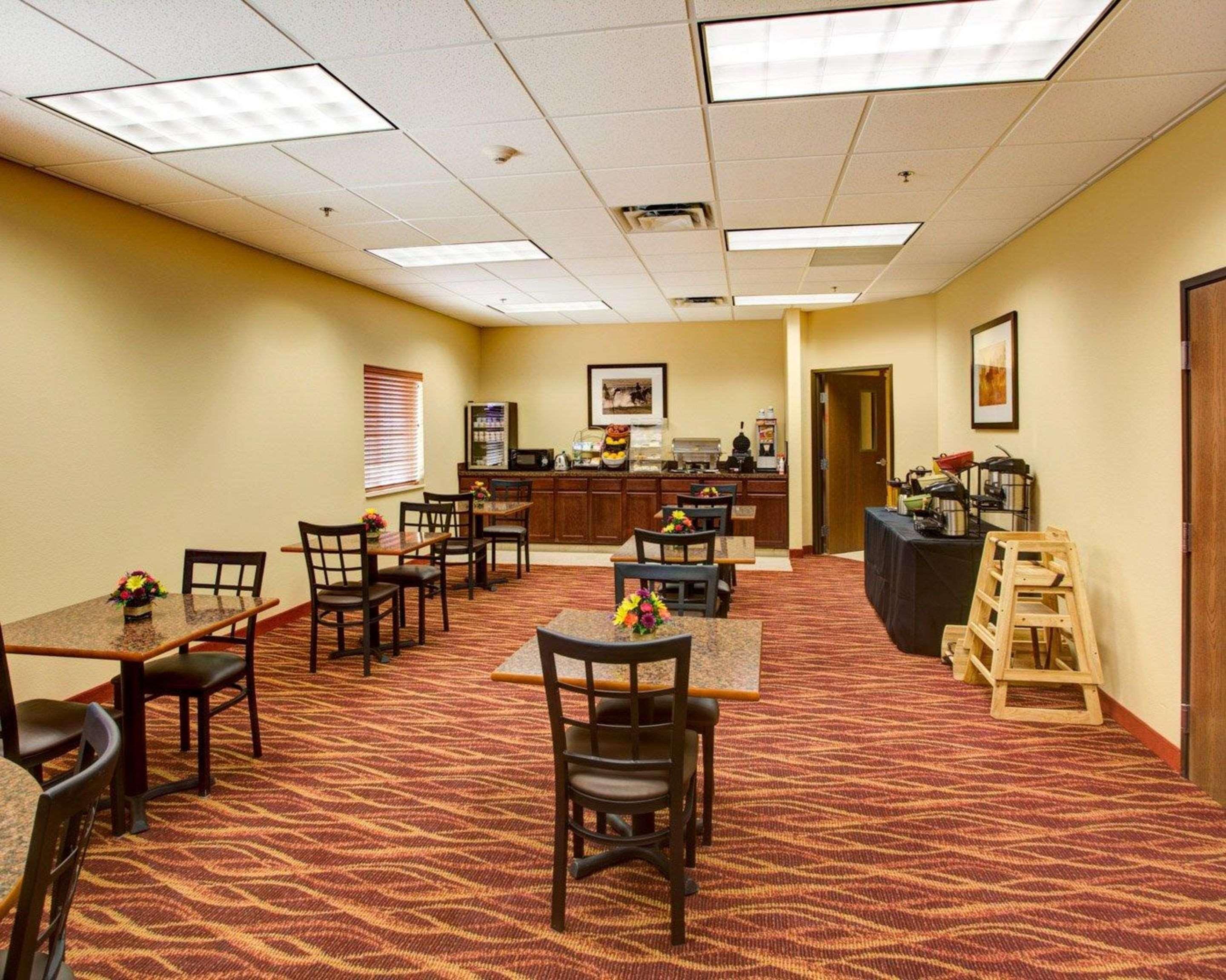 Rodeway Inn & Suites Phillipsburg Exterior photo