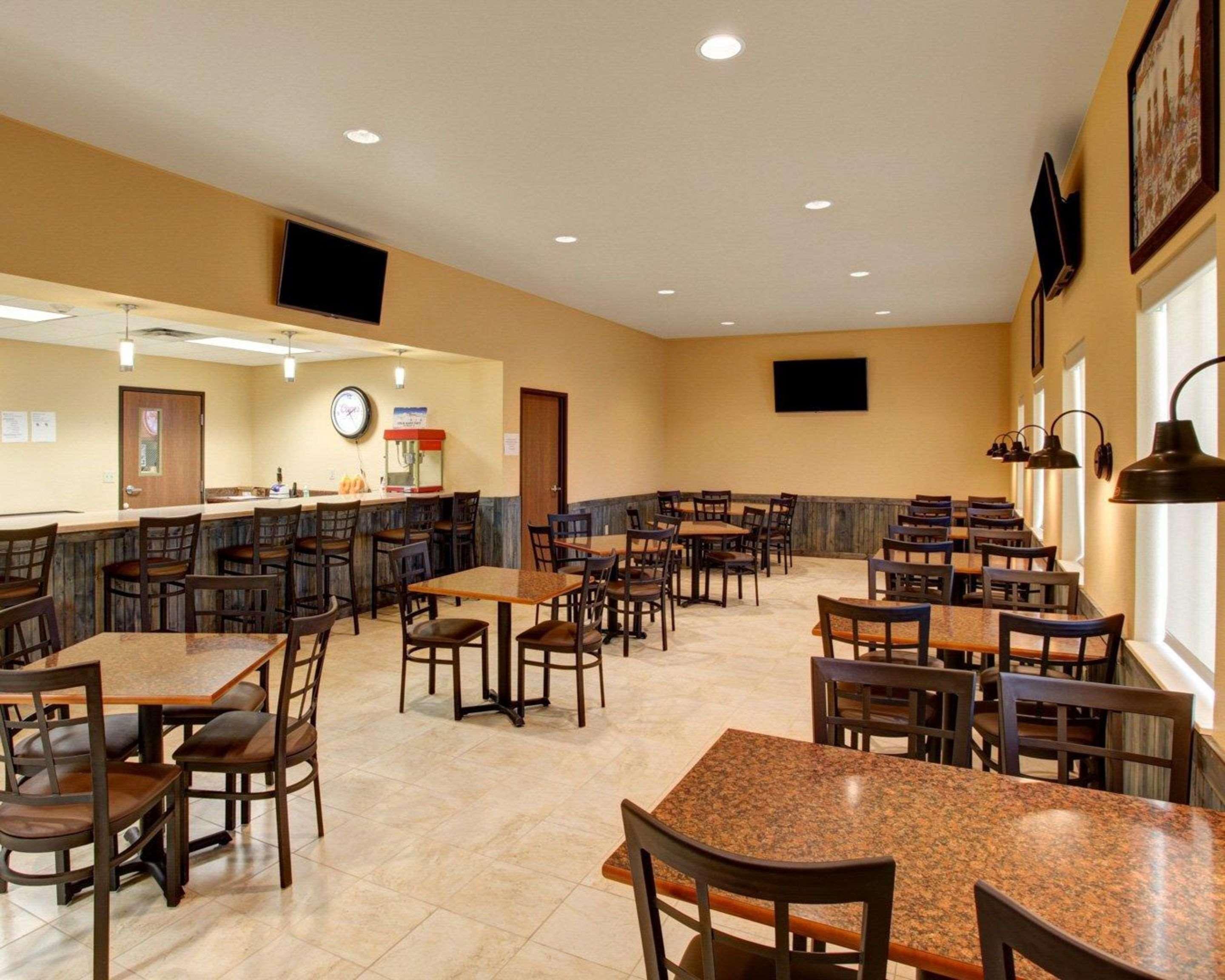 Rodeway Inn & Suites Phillipsburg Exterior photo